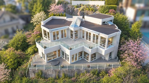 4180B Rose Crescent  West Vancouver, BC V7V 2N8