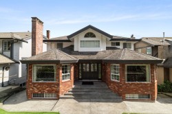547 Tempe Crescent North Vancouver, BC V7N 1E7
