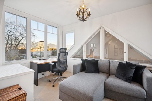 3814 11Th Avenue W, Vancouver, BC 