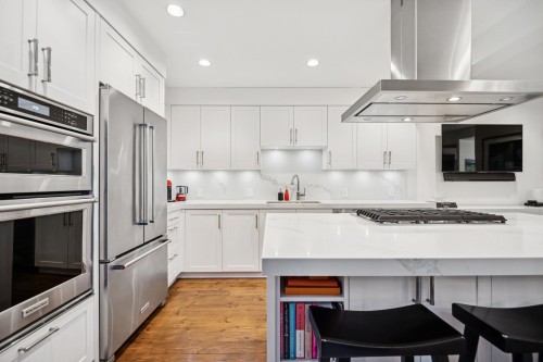 3814 11Th Avenue W, Vancouver, BC 