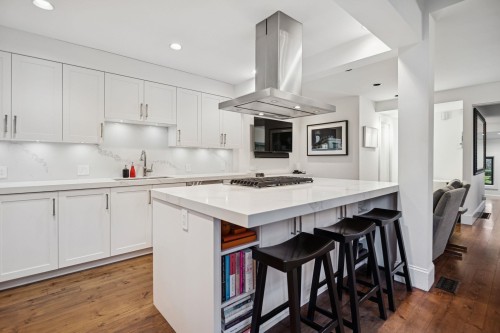 3814 11Th Avenue W, Vancouver, BC 
