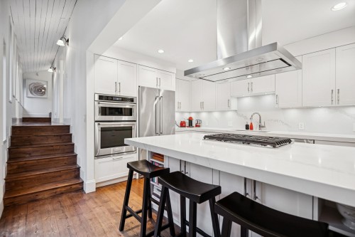 3814 11Th Avenue W, Vancouver, BC 