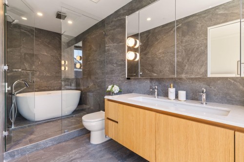 20 14Th Avenue W, Vancouver, BC 