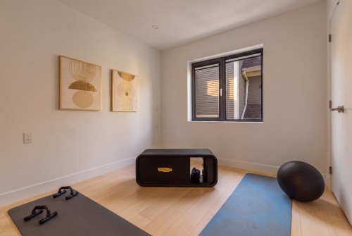 20 14Th Avenue W, Vancouver, BC 