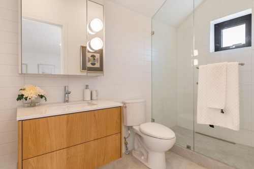 20 14Th Avenue W, Vancouver, BC 