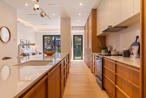 20 14Th Avenue W, Vancouver, BC 