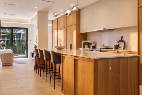 20 14Th Avenue W, Vancouver, BC 