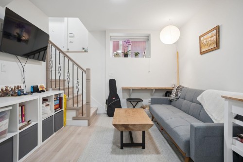 1604 36Th Avenue E, Vancouver, BC 