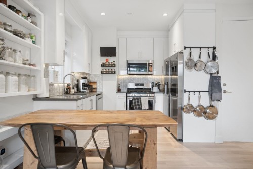 1604 36Th Avenue E, Vancouver, BC 