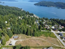 604 Woodland Avenue Gibsons, BC V0N 1V1