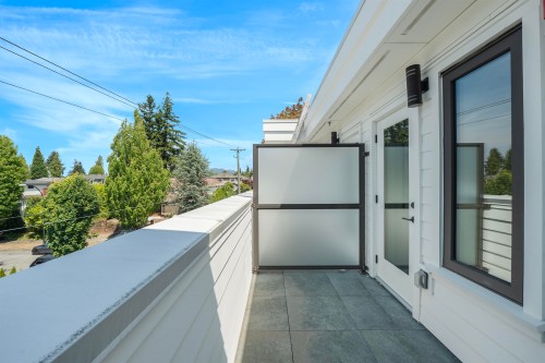1012 52Nd Avenue W, Vancouver, BC 