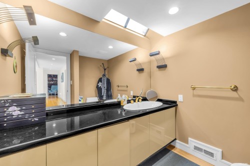 5819 Wallace Street, Vancouver, BC 
