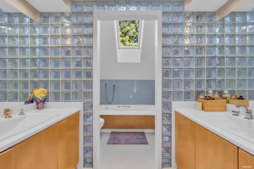 5819 Wallace Street, Vancouver, BC 