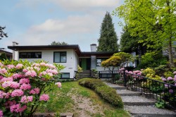 2220 32nd Avenue W Vancouver, BC V6L 2B2