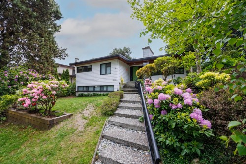 2220 32Nd Avenue W, Vancouver, BC 