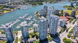 3302-193 Aquarius Mews  Vancouver, BC V6Z 2Z2