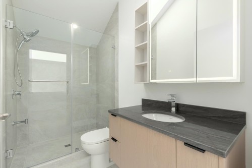 22 14Th Avenue W, Vancouver, BC 