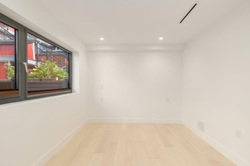 22 14Th Avenue W, Vancouver, BC 
