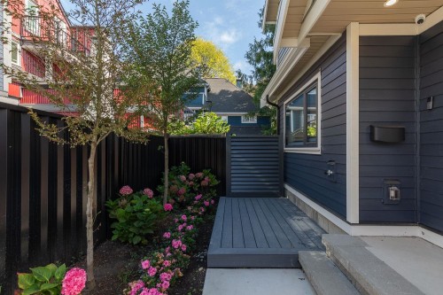 22 14Th Avenue W, Vancouver, BC 