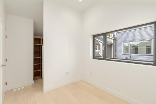 22 14Th Avenue W, Vancouver, BC 