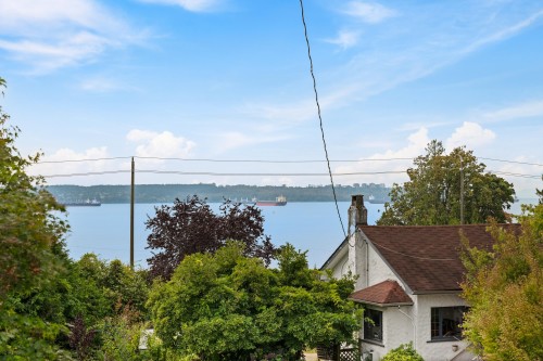 2820 Marine Drive, West Vancouver, BC 