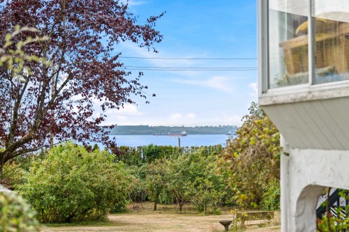 2820 Marine Drive, West Vancouver, BC 