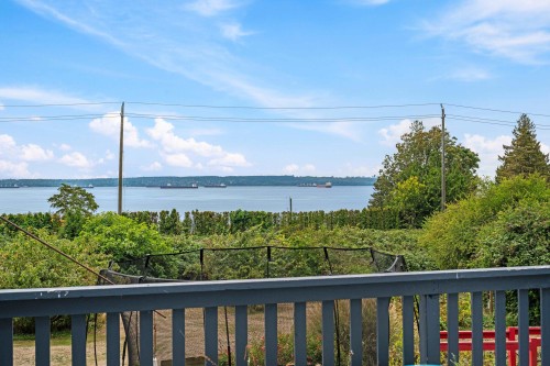 2820 Marine Drive, West Vancouver, BC 