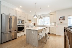 26-5377 8a Avenue Delta, BC V4M 0E2