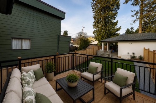 254 18Th Street E, North Vancouver, BC 
