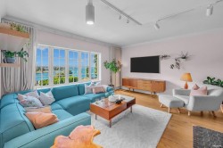 209-1311 Beach Avenue  Vancouver, BC V6E 1V6