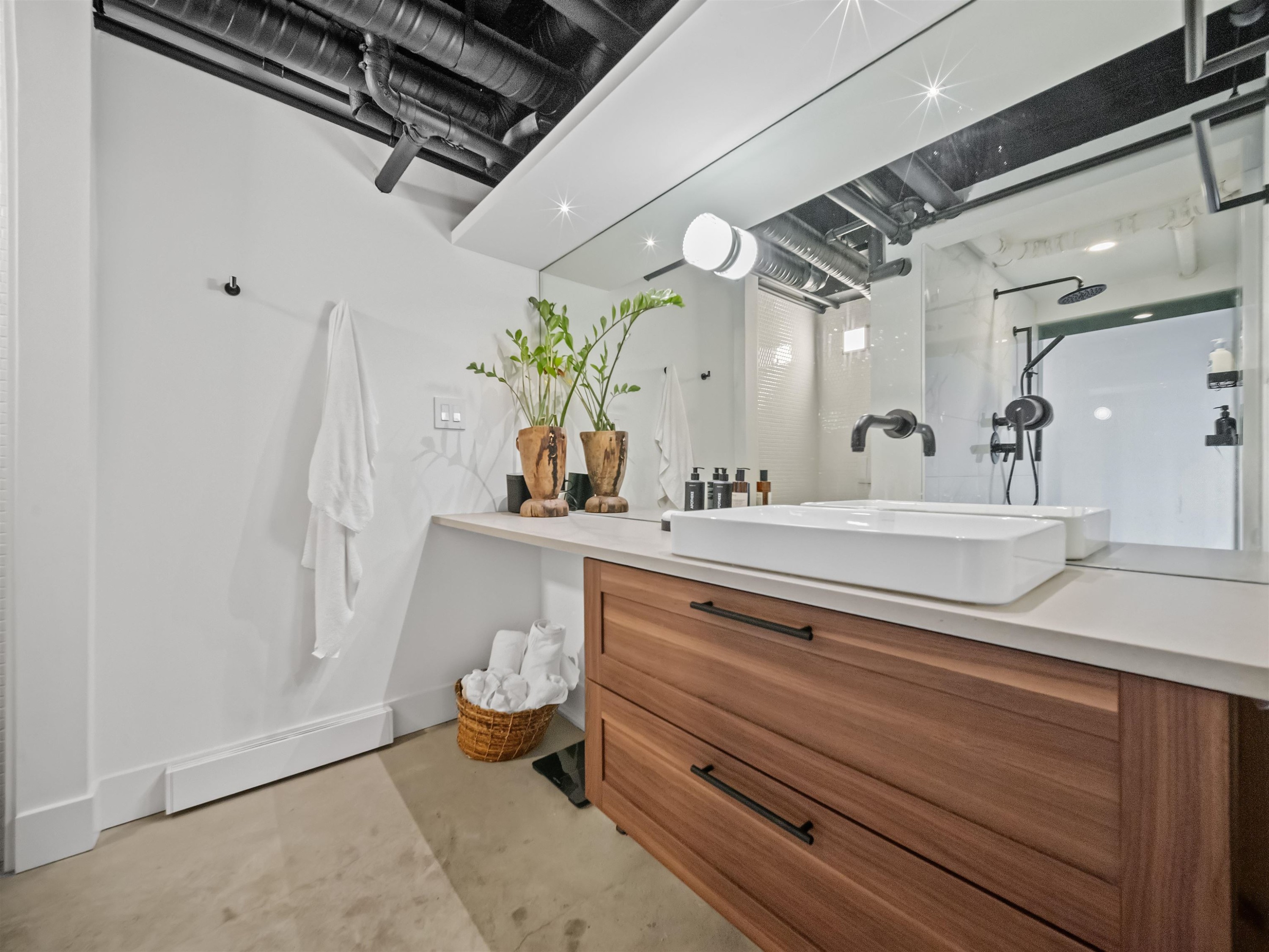 47 Cordova Street E, Vancouver, BC