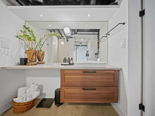 47 Cordova Street E, Vancouver, BC 