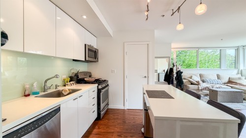 390 11Th Avenue E, Vancouver, BC 