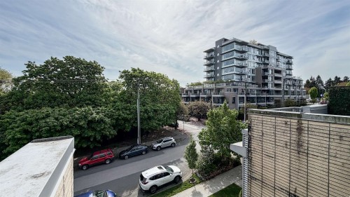 390 11Th Avenue E, Vancouver, BC 