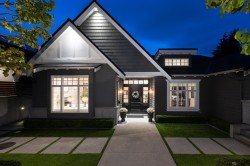 977 Melbourne Avenue North Vancouver, BC V7R 1P1