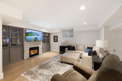 977 Melbourne Avenue, North Vancouver, BC 