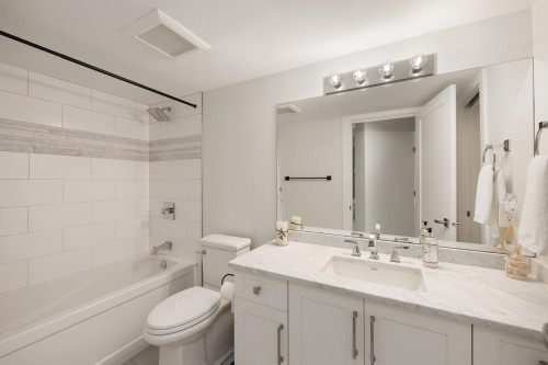 977 Melbourne Avenue, North Vancouver, BC 