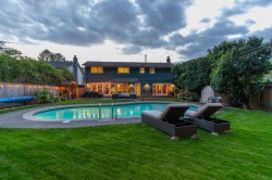 2864 Bushnell Place North Vancouver, BC V7J 2Y8