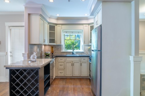208 13Th Avenue W, Vancouver, BC 