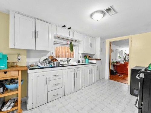 2521 Kitchener Street, Vancouver, BC 