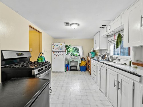 2521 Kitchener Street, Vancouver, BC 