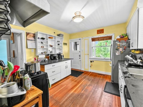 2521 Kitchener Street, Vancouver, BC 