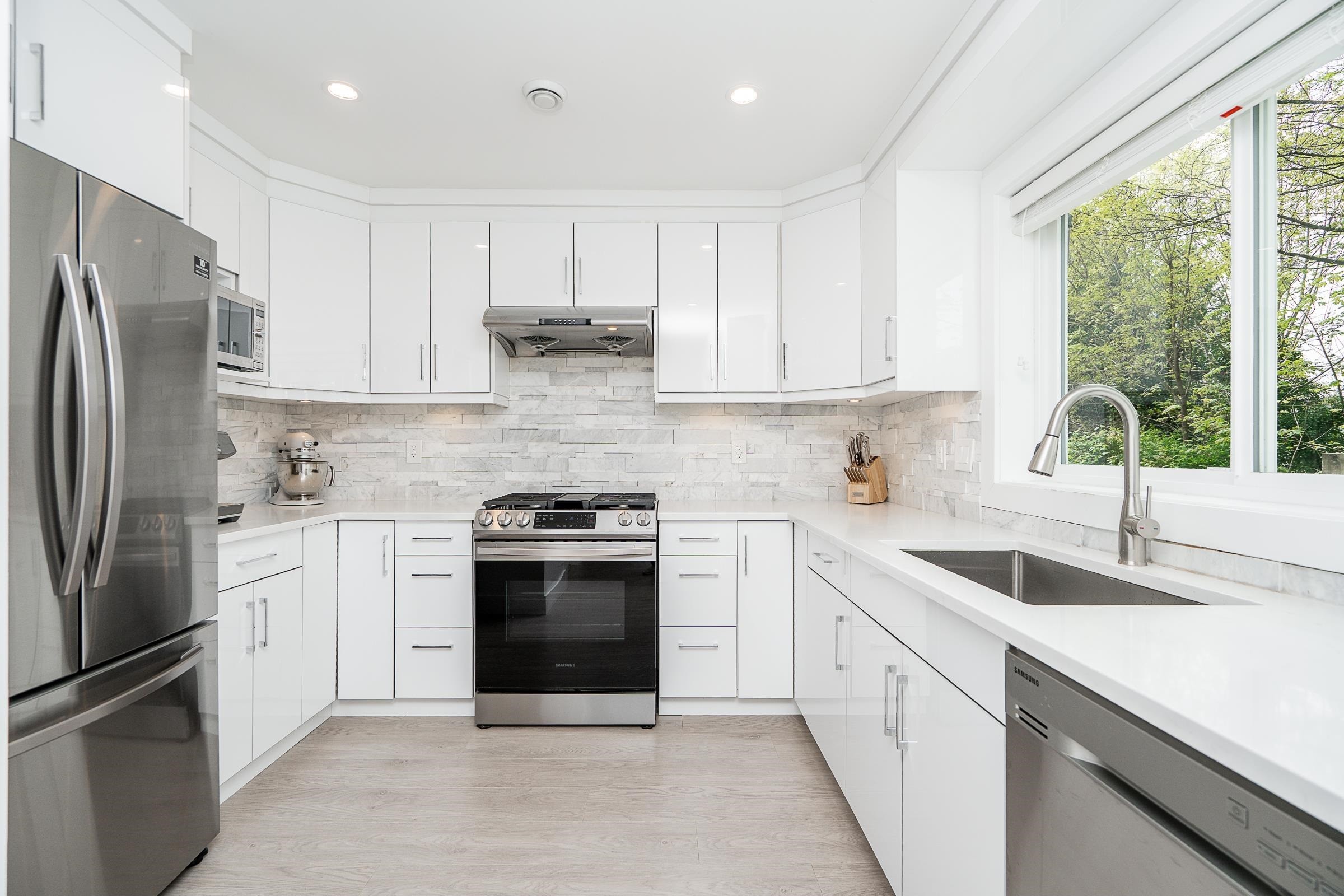 970 Rochester Avenue, Coquitlam, BC