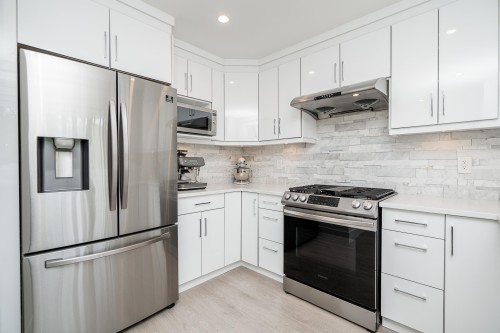 970 Rochester Avenue, Coquitlam, BC 