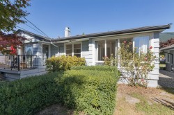 915 Wentworth Avenue  North Vancouver, BC V7R 1R8
