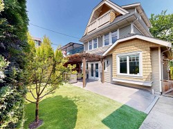 1338 23rd Avenue E Vancouver, BC V5V 1Z2