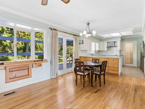 788 26Th Street E, North Vancouver, BC 