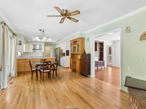 788 26Th Street E, North Vancouver, BC 