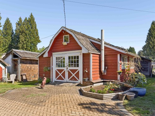 788 26Th Street E, North Vancouver, BC 