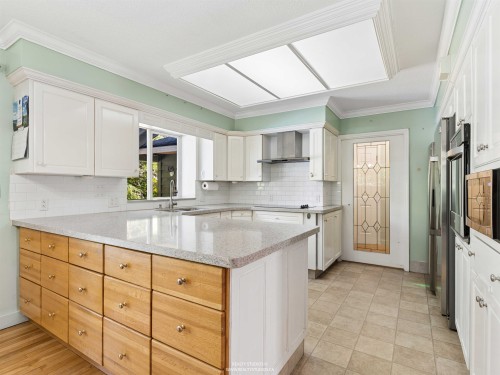 788 26Th Street E, North Vancouver, BC 